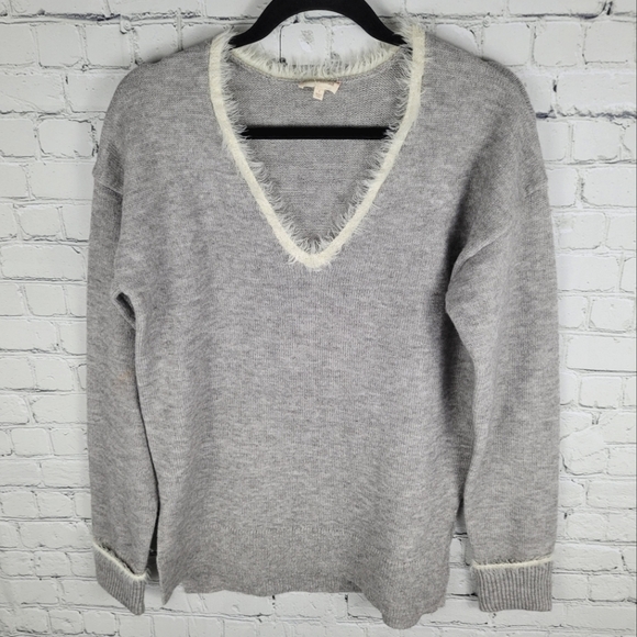 HEM & THREAD | v-neck long sleeve eyelash knit detail pullover sweater - Picture 1 of 8